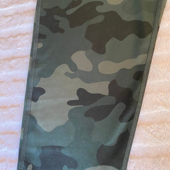 GapFit Leggings - green camo pattern - Picture 16 of 16